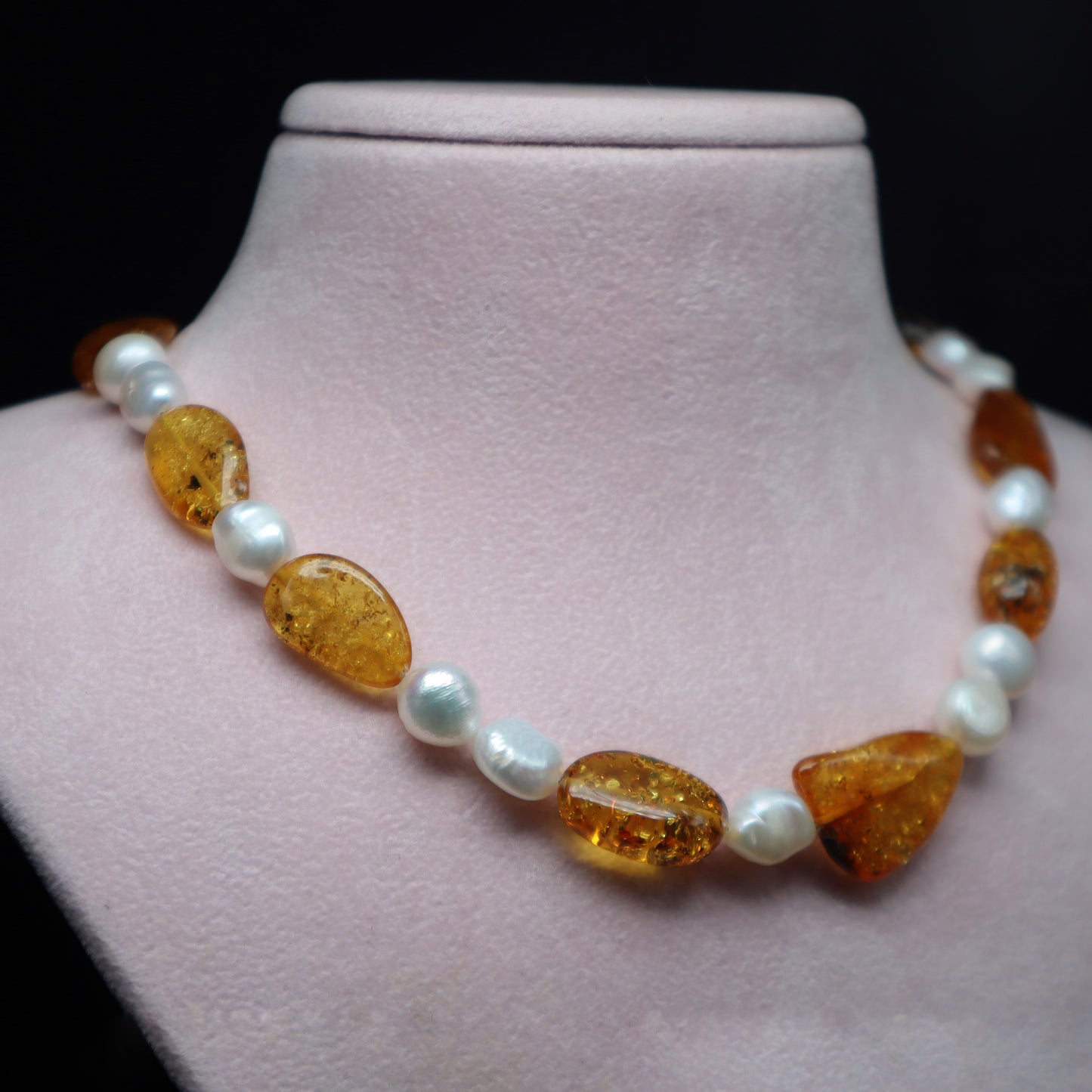 𝒜𝓃𝑔𝑒𝓁𝒾𝓆𝓊𝑒 -  Amber&Pearl Necklace