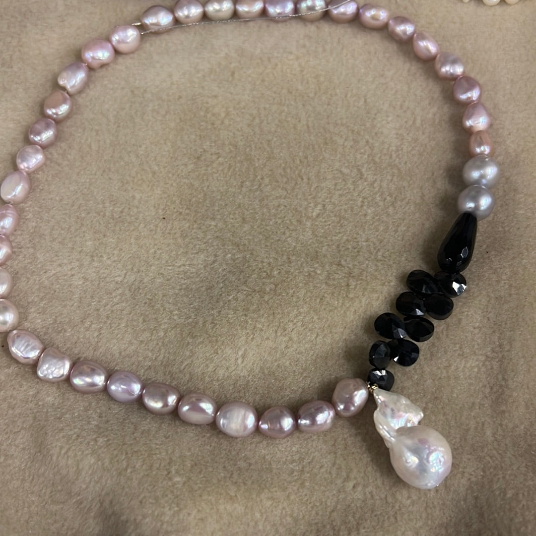 𝐵𝓁𝒶𝒾𝓇 -  Pearl Necklace