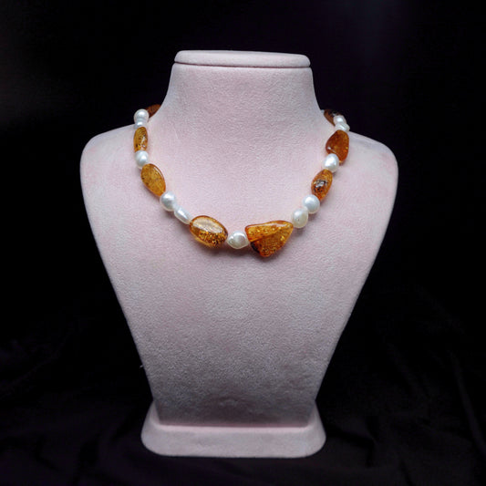 𝒜𝓃𝑔𝑒𝓁𝒾𝓆𝓊𝑒 -  Amber&Pearl Necklace