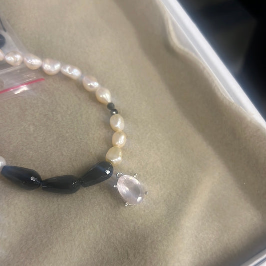 𝒥𝒶𝒹𝑒 - Pearl&Onyx Necklace