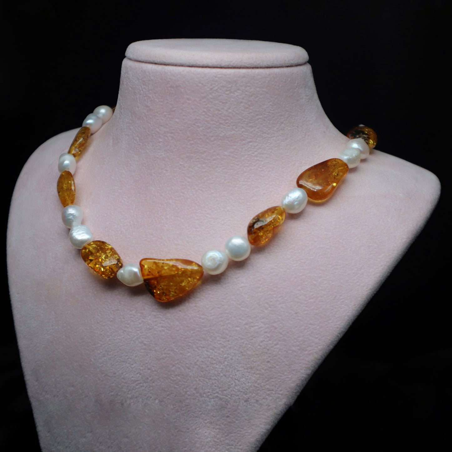 𝒜𝓃𝑔𝑒𝓁𝒾𝓆𝓊𝑒 -  Amber&Pearl Necklace