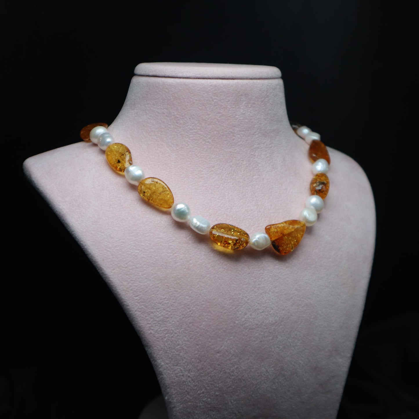 𝒜𝓃𝑔𝑒𝓁𝒾𝓆𝓊𝑒 -  Amber&Pearl Necklace