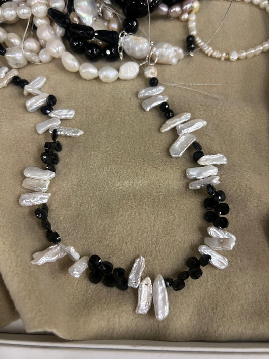 𝒜𝓃𝓃𝒶𝒷𝑒𝓁𝓁𝑒 - Pearl&Onyx Necklace