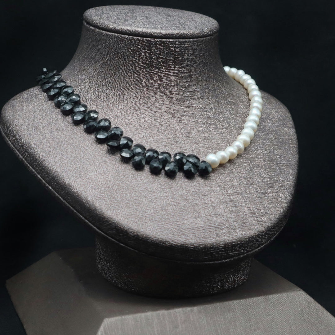 Isabelle Pearl&Onyx Necklace