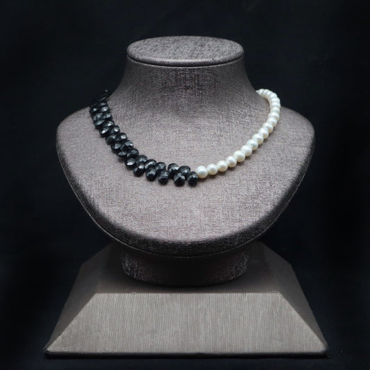 Isabelle Pearl&Onyx Necklace